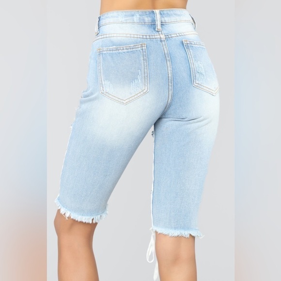 Life Of The Party High Rise Bermuda Shorts -Light Blue Wash size M New W/O Tag - Picture 5 of 9